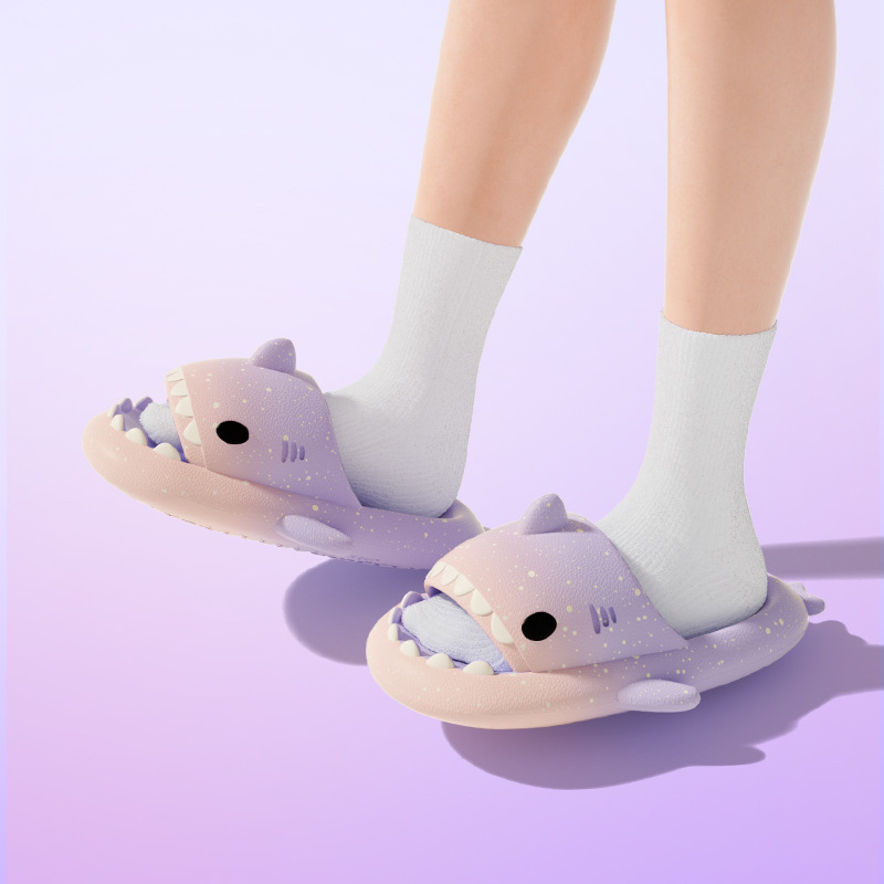 여성을위한 귀여운 만화 상어 슬리퍼 남성 그라디언트 색 - Men'S Shoes To Women'S 리뷰 및 가격